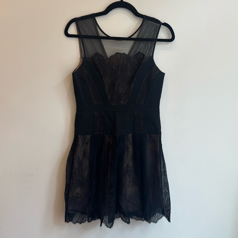 BLACK LACE COCKTAIL DRESS BCBG
